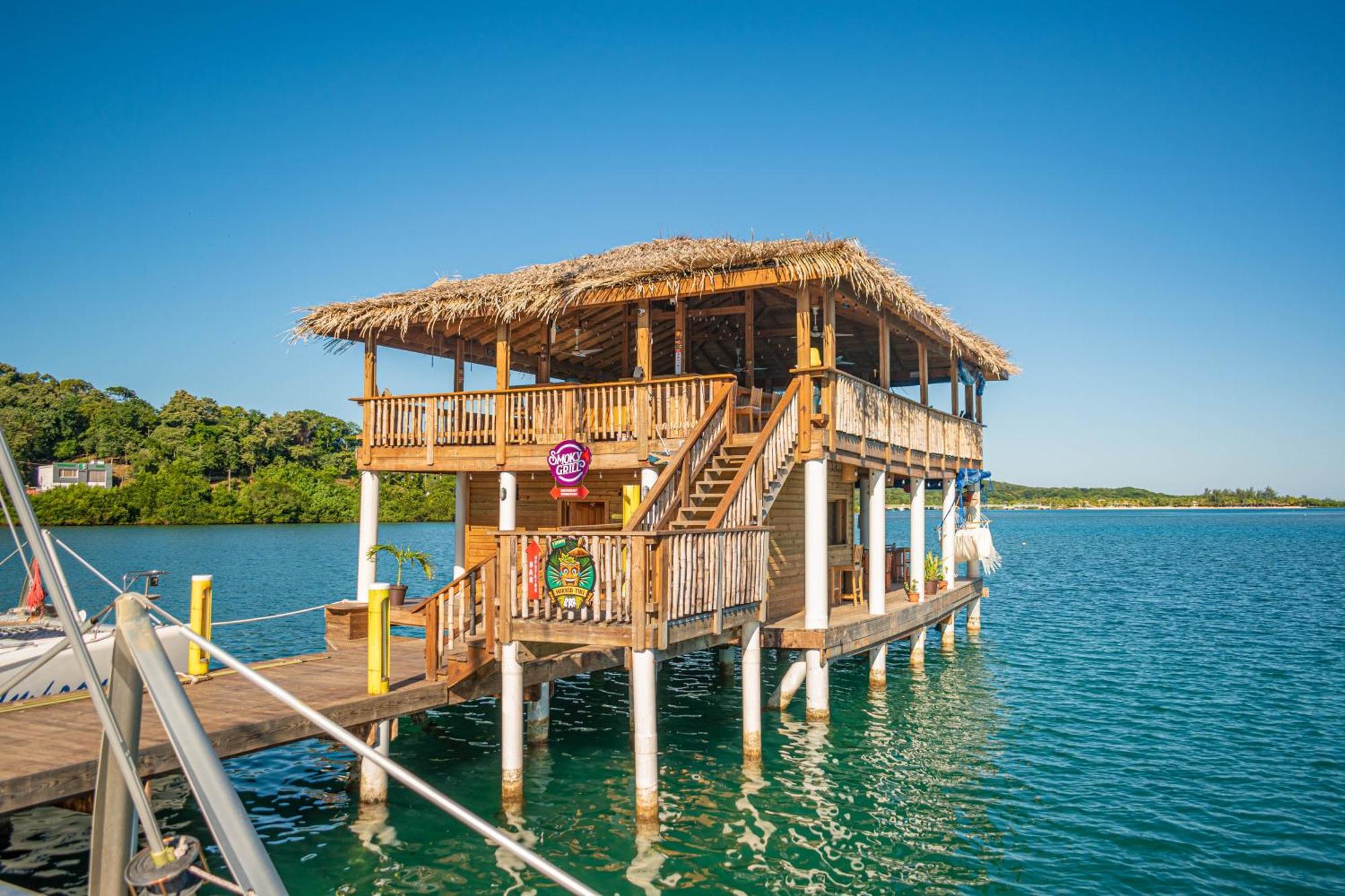 Wikkid Resort Dixon Cove 외부 사진
