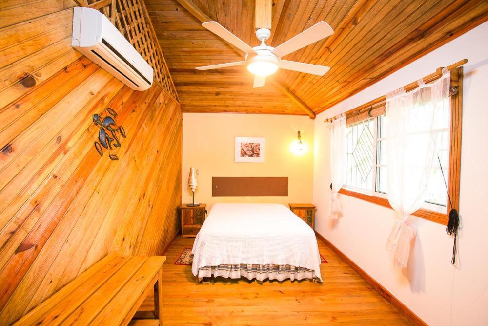 Wikkid Resort Dixon Cove 외부 사진