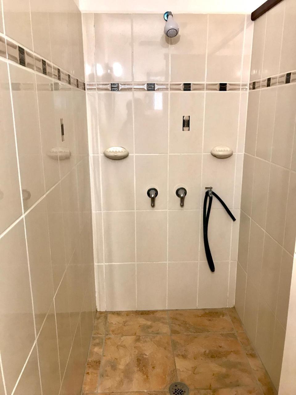 Wikkid Resort Dixon Cove 외부 사진