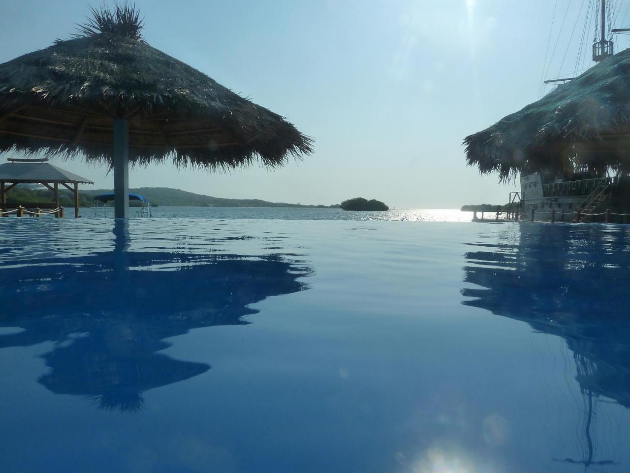 Wikkid Resort Dixon Cove 외부 사진