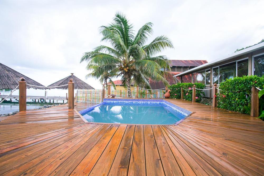 Wikkid Resort Dixon Cove 외부 사진