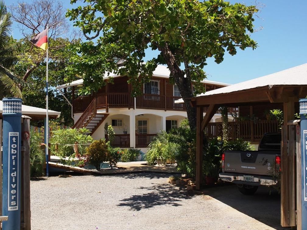 Wikkid Resort Dixon Cove 외부 사진