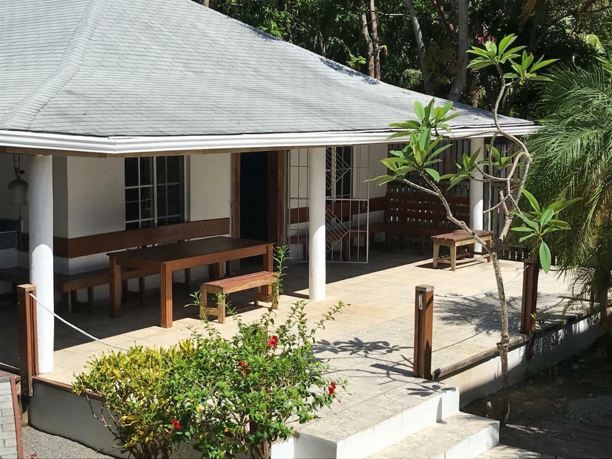 Wikkid Resort Dixon Cove 외부 사진